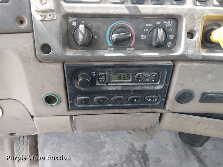 image for item DT6274 2007 Sterling truck cab and chassis