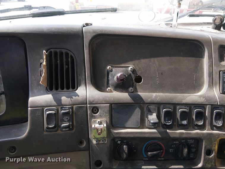 image for item DT6274 2007 Sterling truck cab and chassis