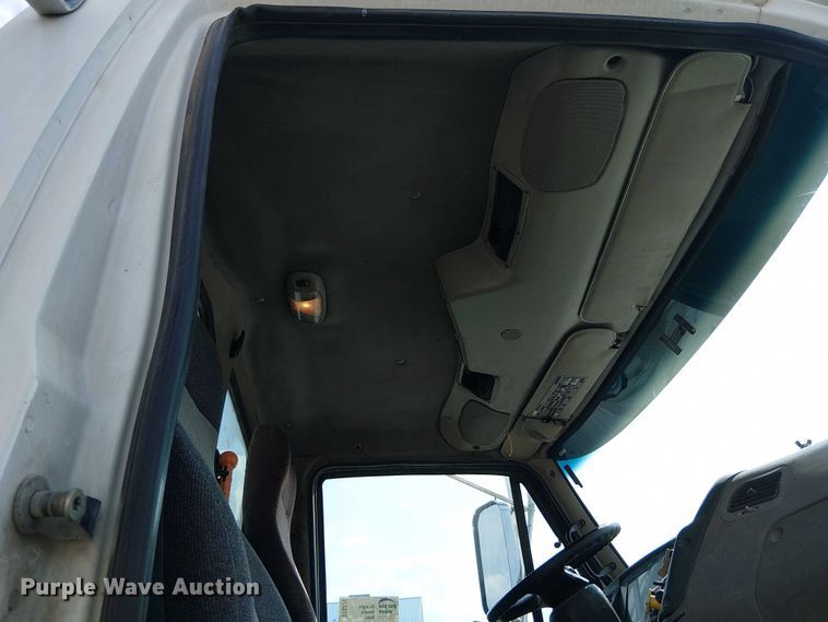 image for item DT6274 2007 Sterling truck cab and chassis