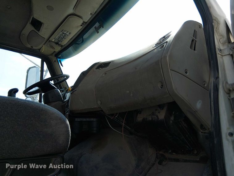 image for item DT6274 2007 Sterling truck cab and chassis