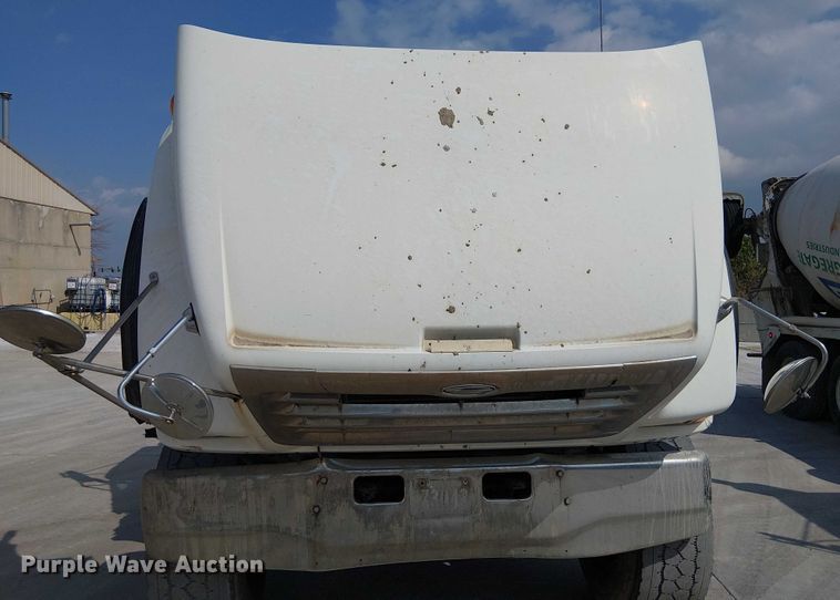 image for item DT6274 2007 Sterling truck cab and chassis