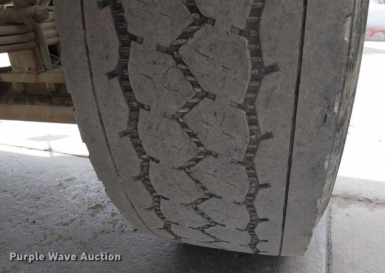 image for item DT6274 2007 Sterling truck cab and chassis