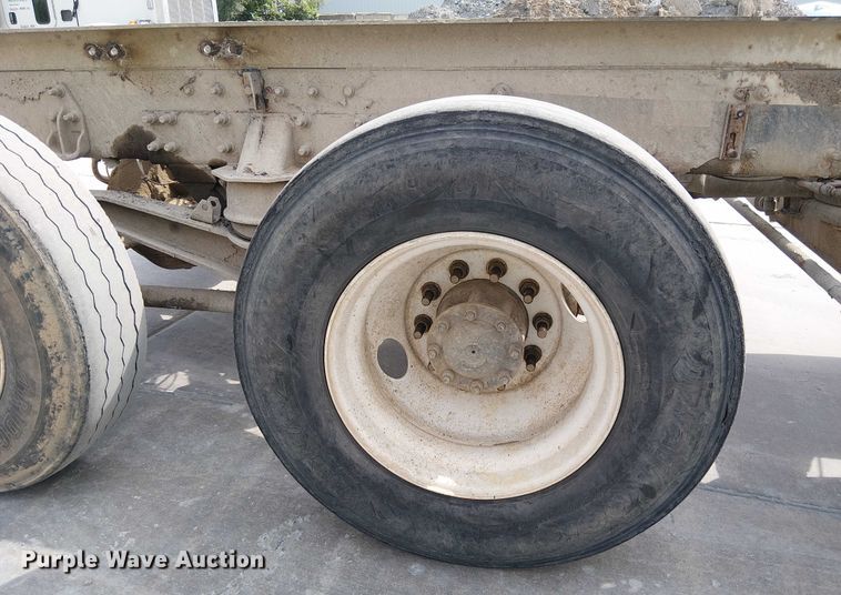 image for item DT6274 2007 Sterling truck cab and chassis