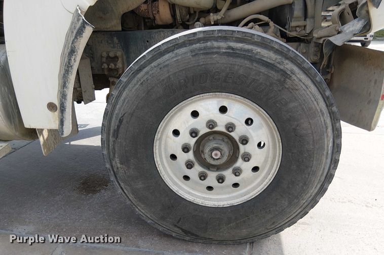 image for item DT6274 2007 Sterling truck cab and chassis