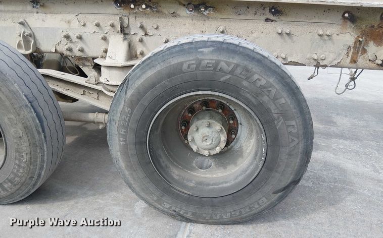 image for item DT6274 2007 Sterling truck cab and chassis