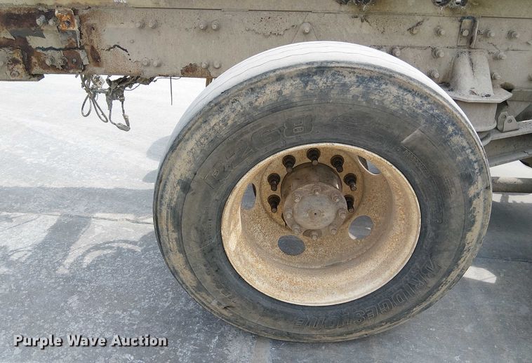 image for item DT6274 2007 Sterling truck cab and chassis