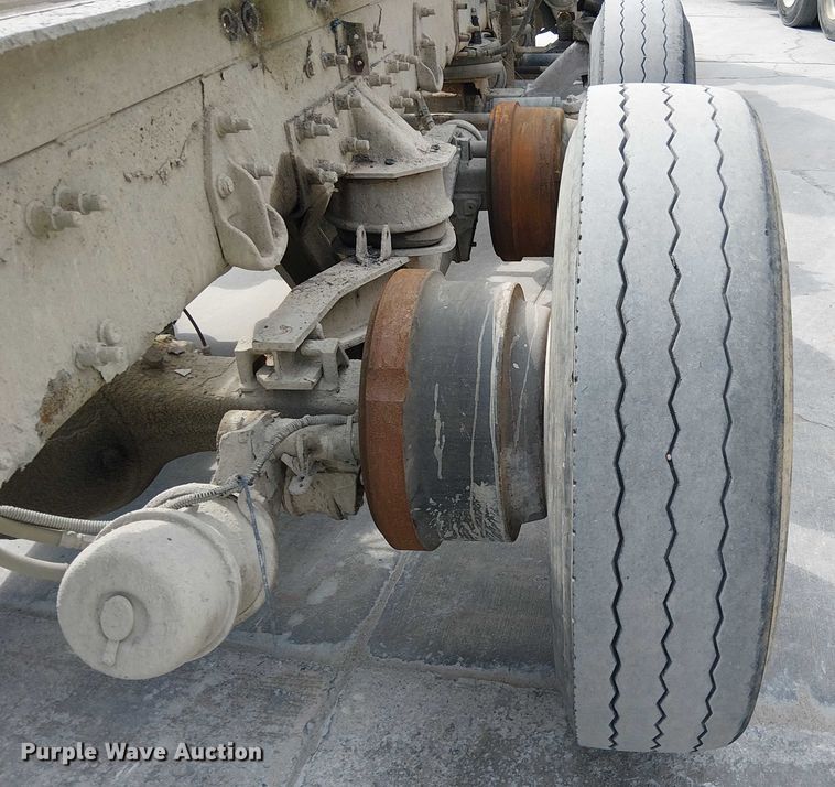 image for item DT6274 2007 Sterling truck cab and chassis