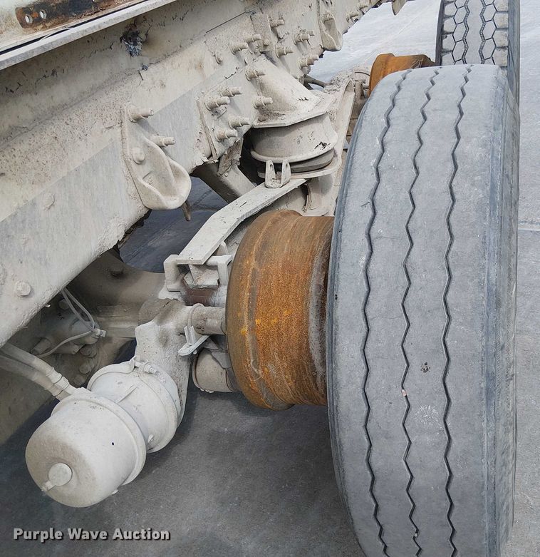 image for item DT6274 2007 Sterling truck cab and chassis