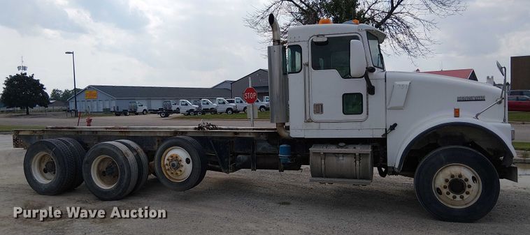 image for item DT6275 2000 Kenworth W900B truck cab and chassis