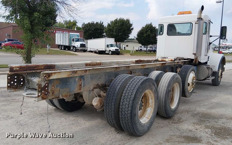 image for item DT6275 2000 Kenworth W900B truck cab and chassis