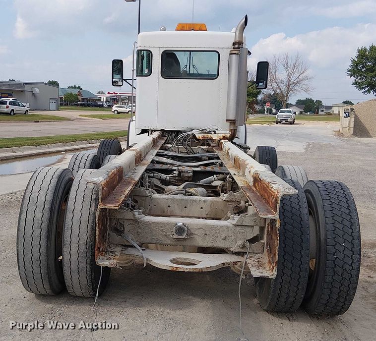 image for item DT6275 2000 Kenworth W900B truck cab and chassis