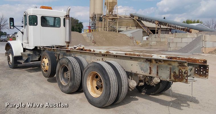 image for item DT6275 2000 Kenworth W900B truck cab and chassis