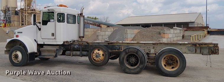 image for item DT6275 2000 Kenworth W900B truck cab and chassis