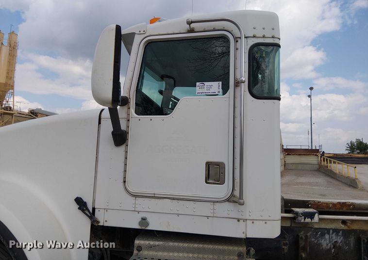 image for item DT6275 2000 Kenworth W900B truck cab and chassis