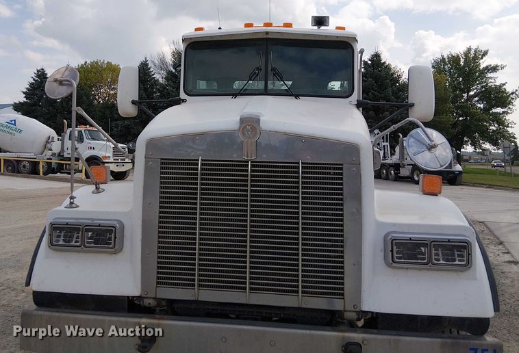 image for item DT6275 2000 Kenworth W900B truck cab and chassis