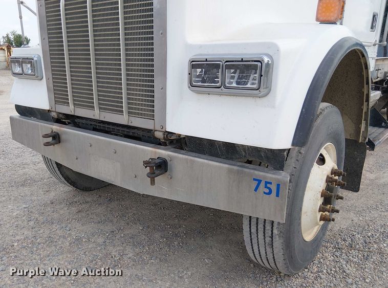 image for item DT6275 2000 Kenworth W900B truck cab and chassis