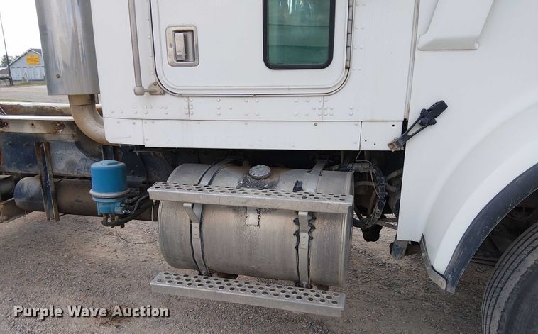 image for item DT6275 2000 Kenworth W900B truck cab and chassis