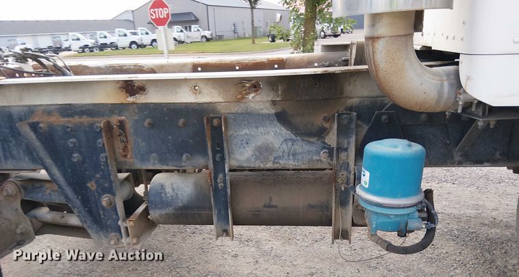 image for item DT6275 2000 Kenworth W900B truck cab and chassis