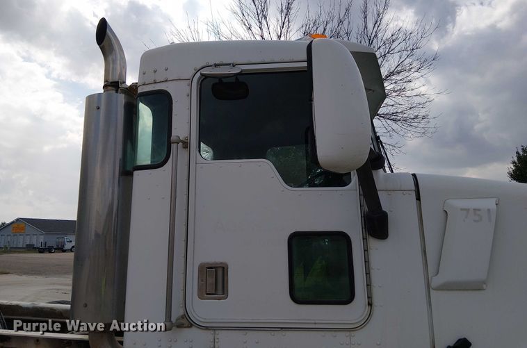 image for item DT6275 2000 Kenworth W900B truck cab and chassis