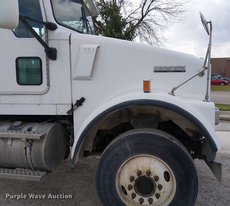 image for item DT6275 2000 Kenworth W900B truck cab and chassis