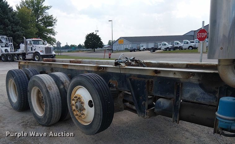 image for item DT6275 2000 Kenworth W900B truck cab and chassis