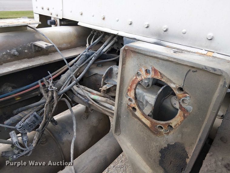 image for item DT6275 2000 Kenworth W900B truck cab and chassis