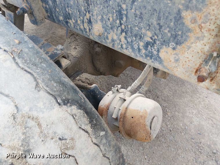 image for item DT6275 2000 Kenworth W900B truck cab and chassis