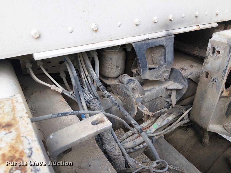 image for item DT6275 2000 Kenworth W900B truck cab and chassis