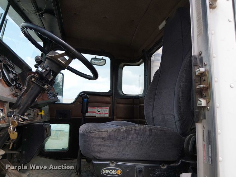 image for item DT6275 2000 Kenworth W900B truck cab and chassis