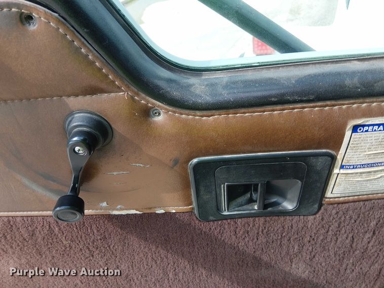 image for item DT6275 2000 Kenworth W900B truck cab and chassis