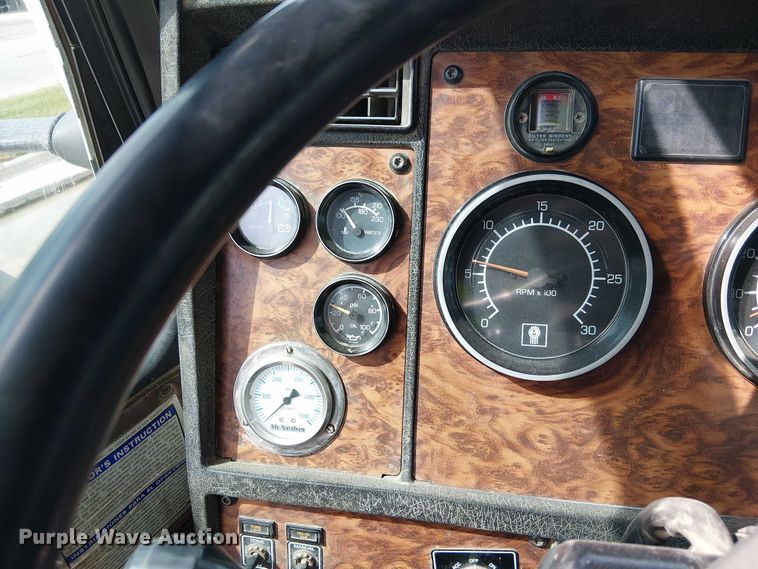 image for item DT6275 2000 Kenworth W900B truck cab and chassis