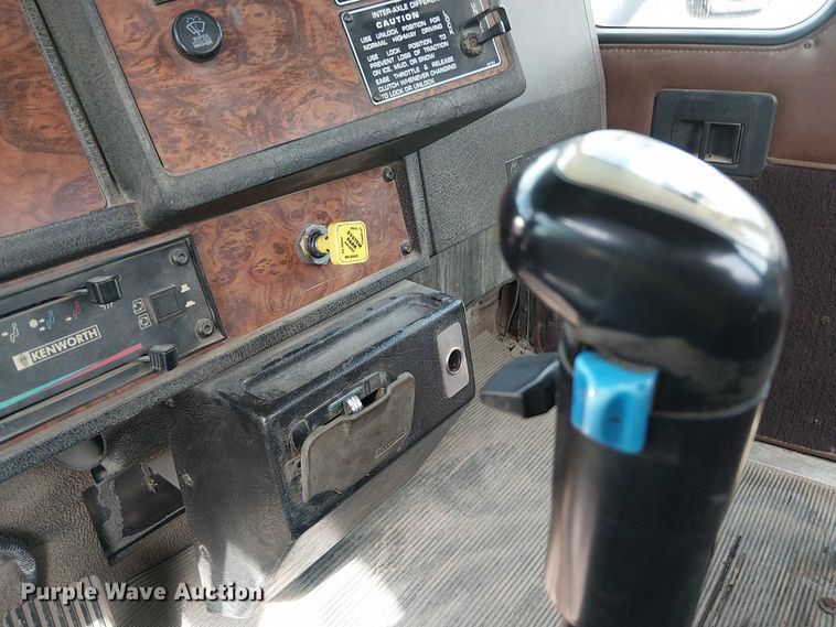 image for item DT6275 2000 Kenworth W900B truck cab and chassis