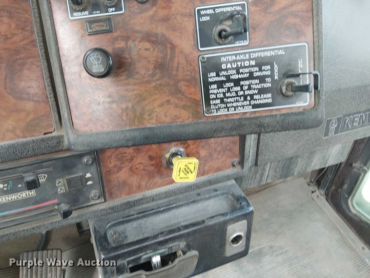 image for item DT6275 2000 Kenworth W900B truck cab and chassis