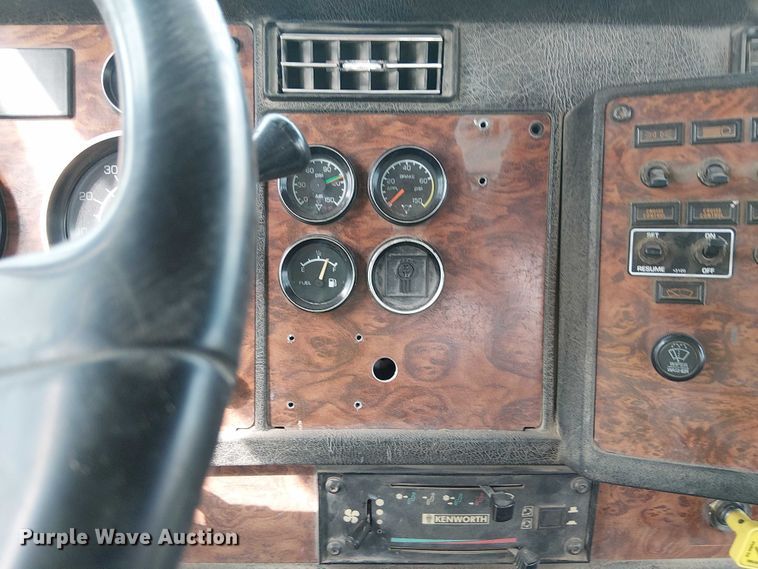 image for item DT6275 2000 Kenworth W900B truck cab and chassis