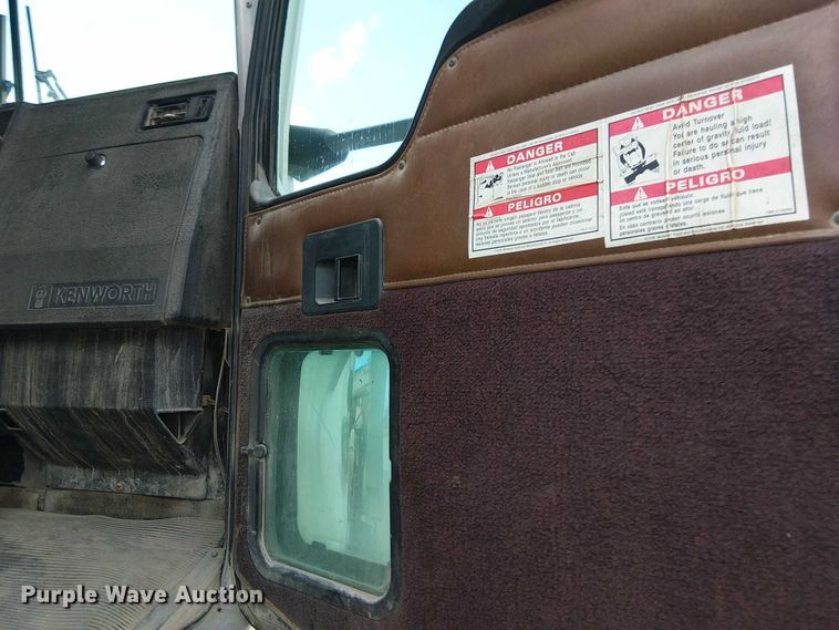 image for item DT6275 2000 Kenworth W900B truck cab and chassis