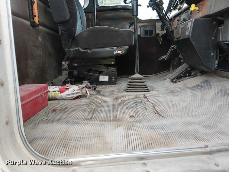 image for item DT6275 2000 Kenworth W900B truck cab and chassis