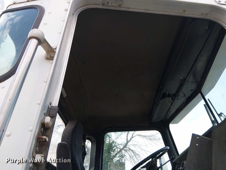 image for item DT6275 2000 Kenworth W900B truck cab and chassis