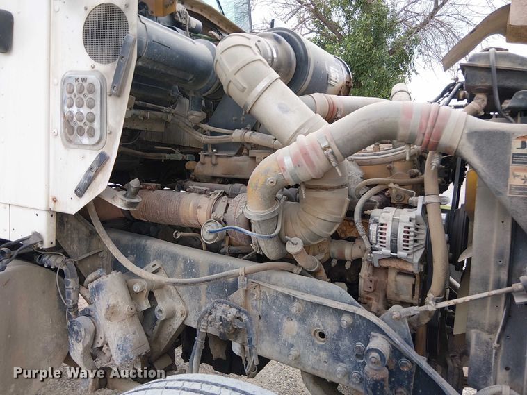 image for item DT6275 2000 Kenworth W900B truck cab and chassis