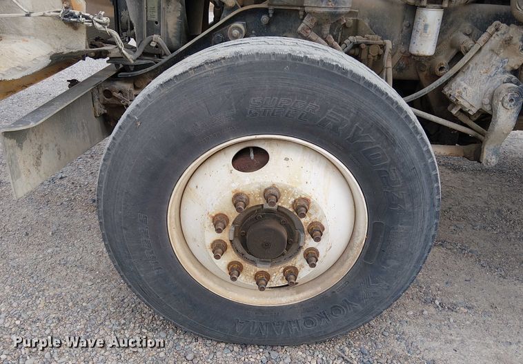 image for item DT6275 2000 Kenworth W900B truck cab and chassis