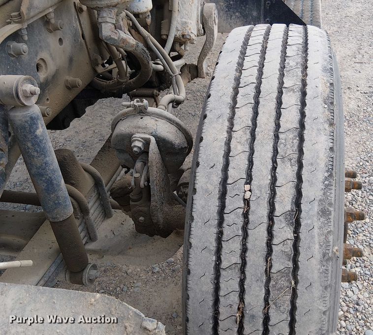 image for item DT6275 2000 Kenworth W900B truck cab and chassis