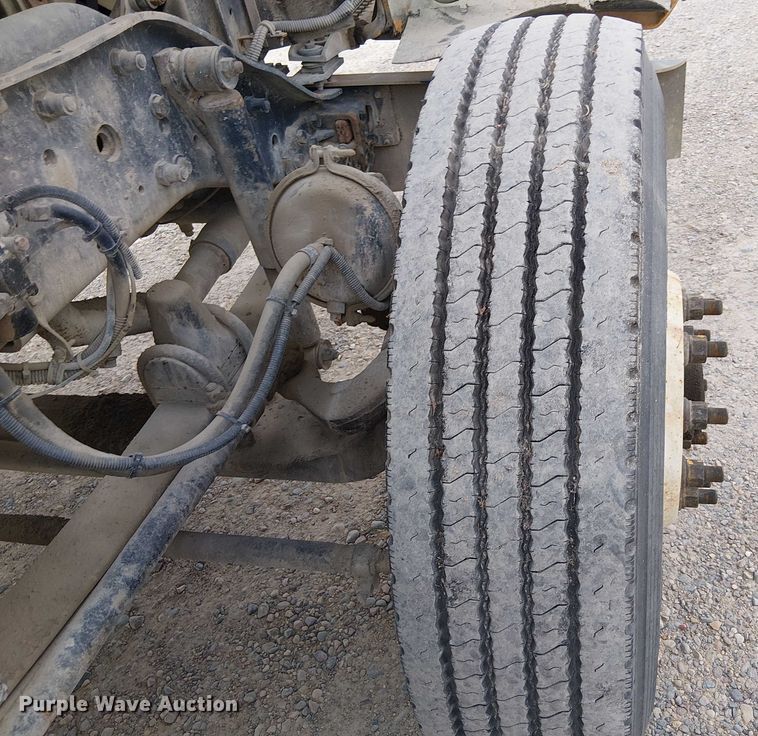 image for item DT6275 2000 Kenworth W900B truck cab and chassis