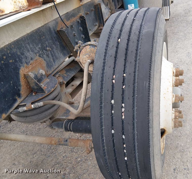 image for item DT6275 2000 Kenworth W900B truck cab and chassis