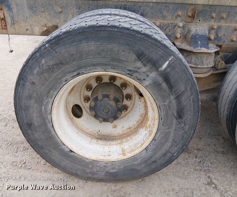 image for item DT6275 2000 Kenworth W900B truck cab and chassis