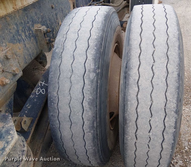 image for item DT6275 2000 Kenworth W900B truck cab and chassis