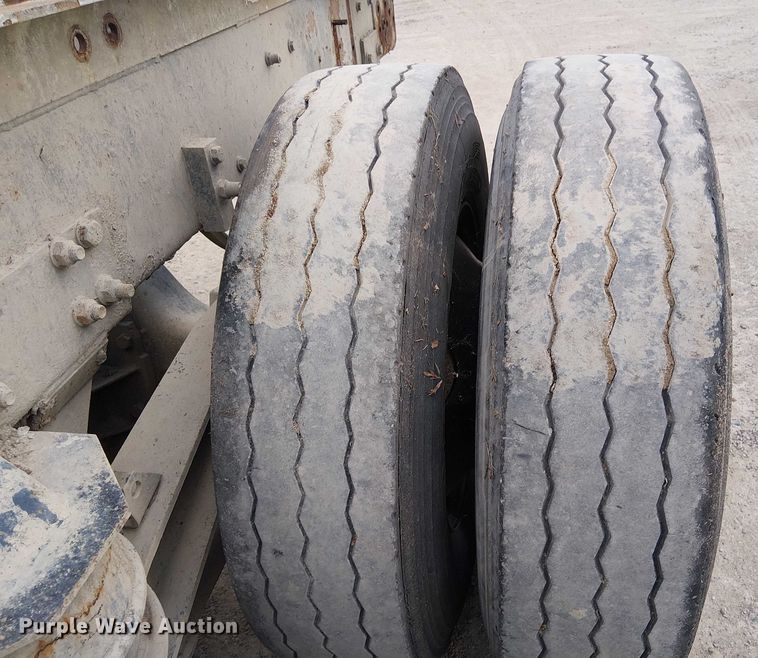 image for item DT6275 2000 Kenworth W900B truck cab and chassis