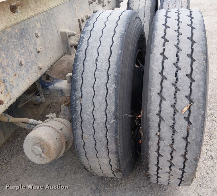 image for item DT6275 2000 Kenworth W900B truck cab and chassis