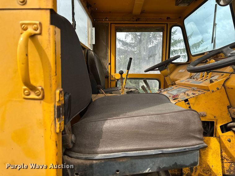 image for item DT6283 Elgin Pellican street sweeper