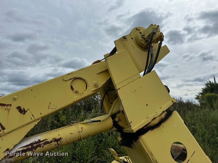 image for item DT6285 Truck mounted crane