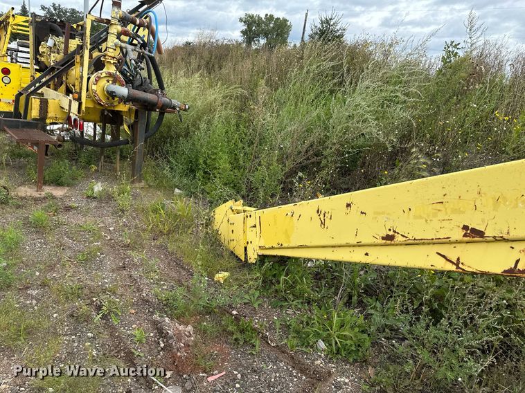 image for item DT6285 Truck mounted crane