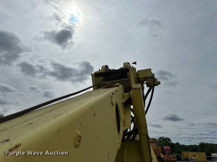 image for item DT6285 Truck mounted crane